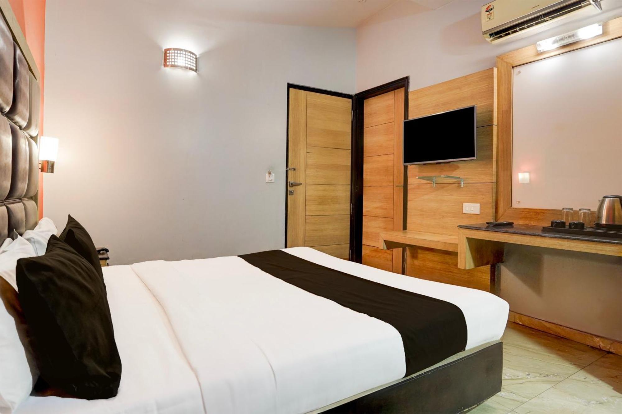 Hotel Super Townhouse Bani Park Formerly Aroma Residency Jaipur