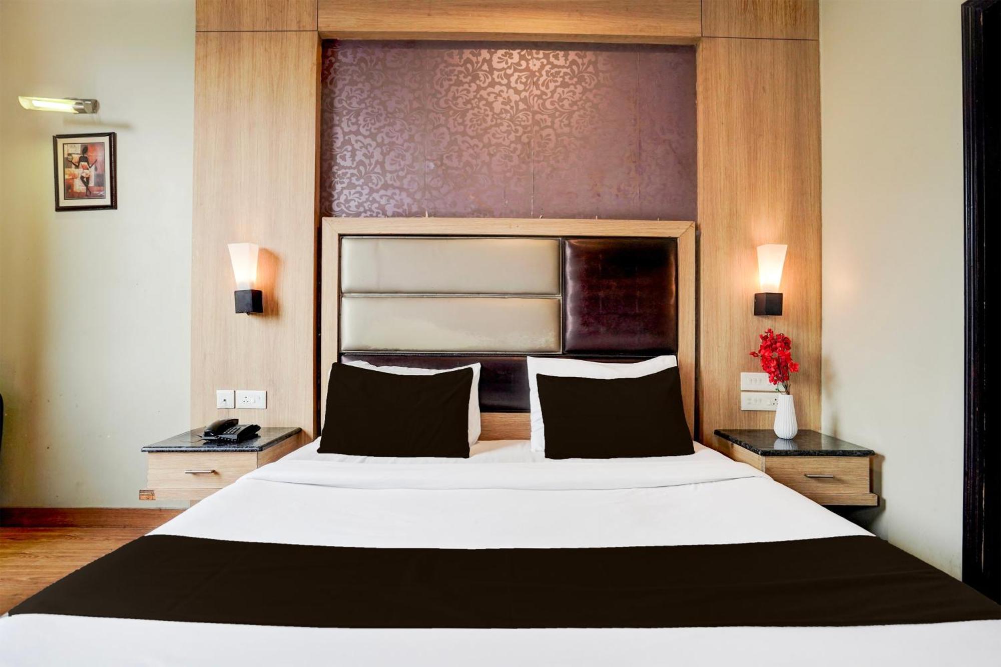 Super Townhouse Bani Park Formerly Aroma Residency Hotel