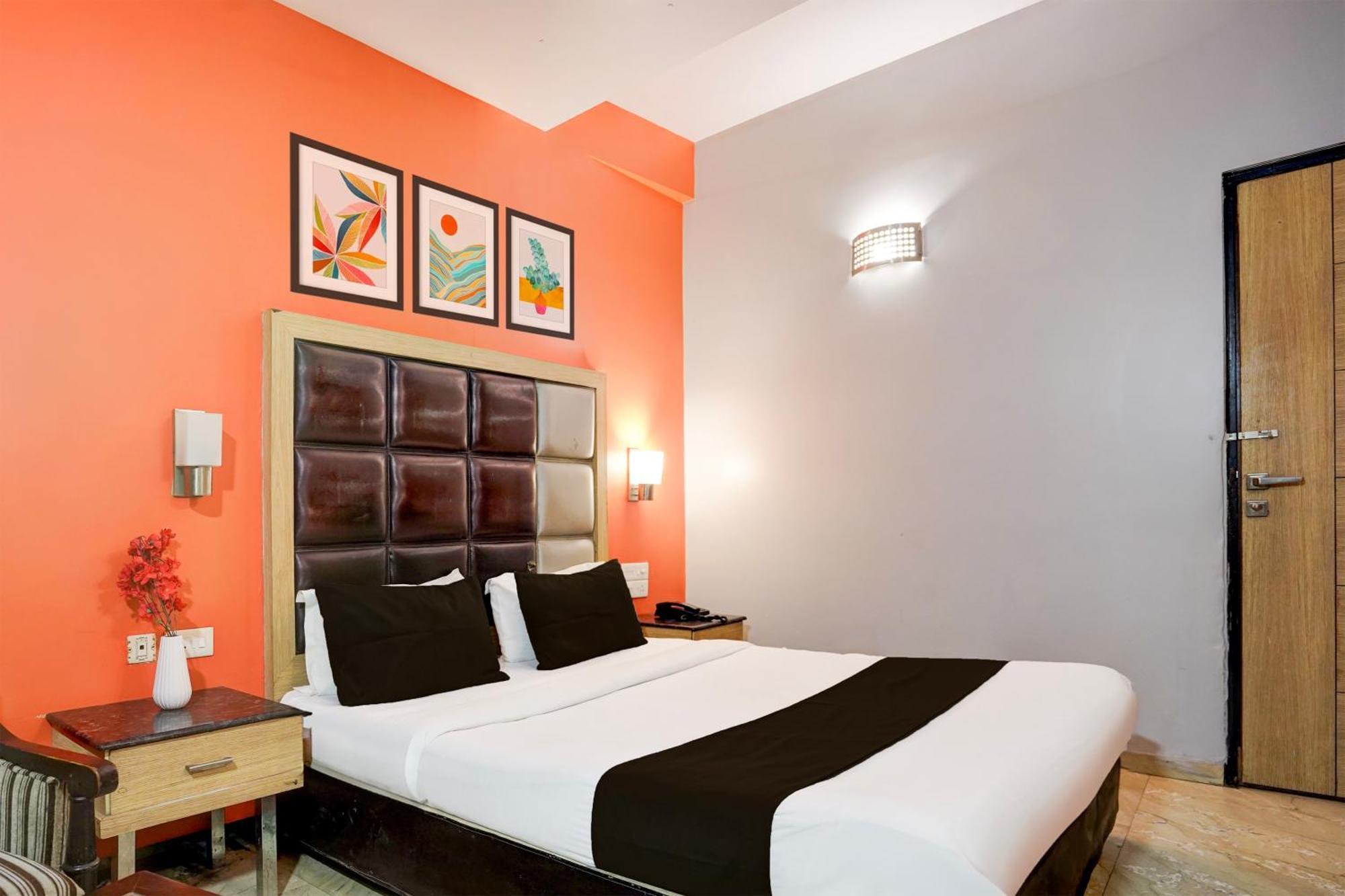 Hotel Super Townhouse Bani Park Formerly Aroma Residency